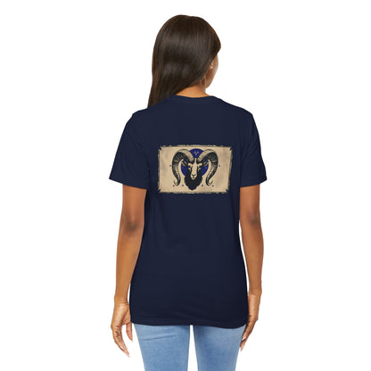 Ariete - T-shirt con segno zodiacale gotico. Grafica blu sul retro. Segno zodiacale nell'ombra.