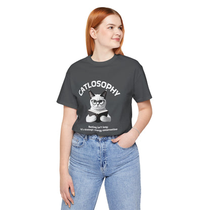 Catlosophy Unisex Jersey Maglietta a maniche corte – Design "Riposare non è pigrizia"