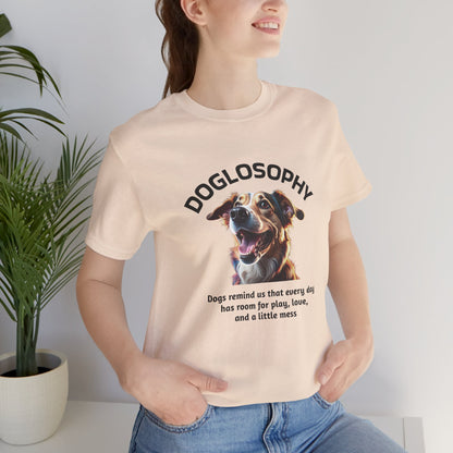 Maglietta a maniche corte unisex Doglosophy – Design "I Cani ci ricordano che ogni giorno c'è tempo per giocare, per amare e per fare un pò di confusione"