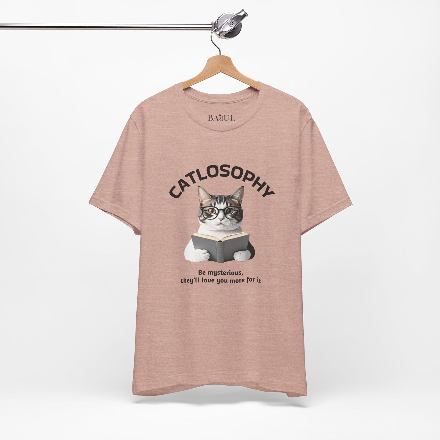 Catlosophy Unisex Jersey Maglietta a maniche corte – Design "Sii misterioso"