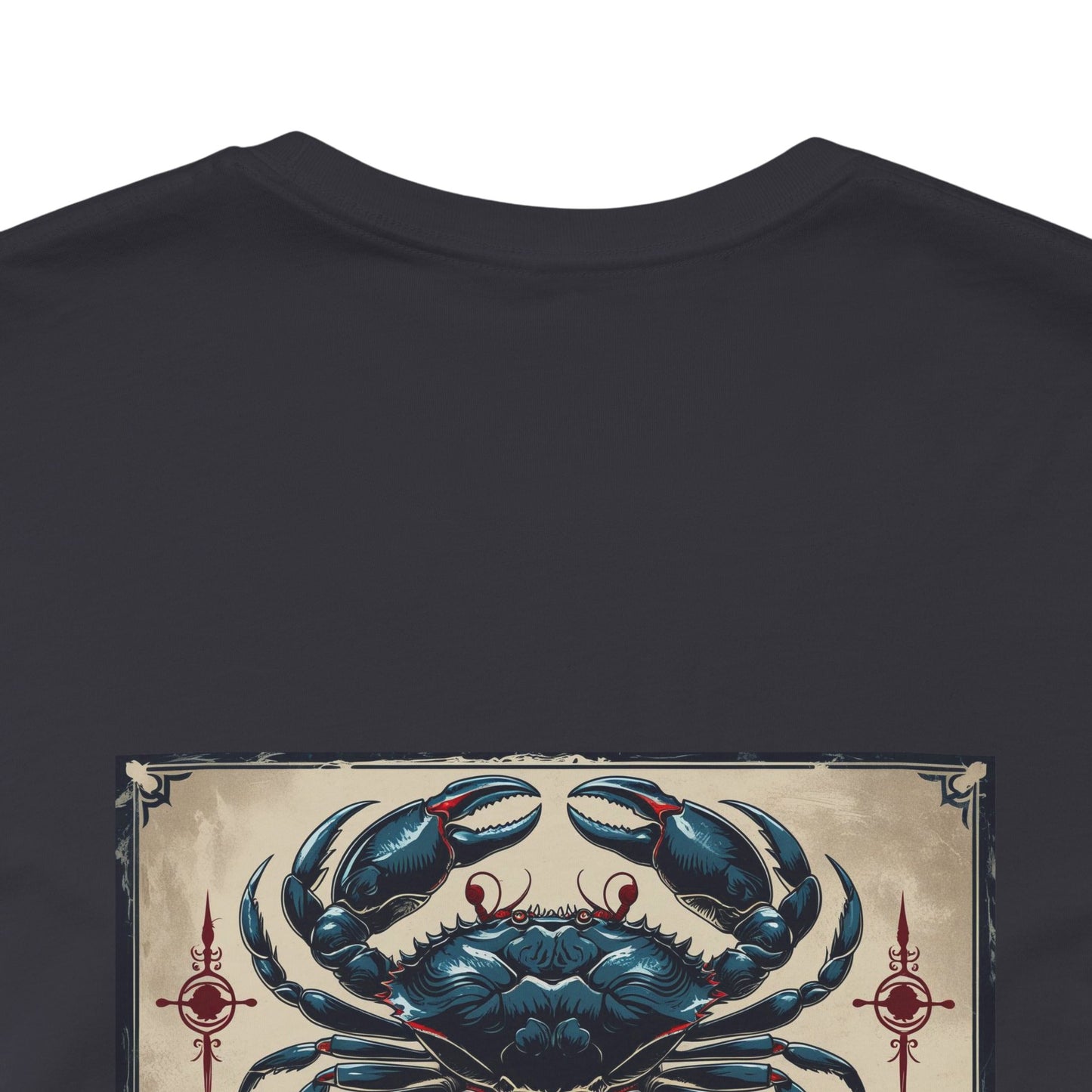 Cancro - T-shirt con segno zodiacale gotico. Grafica blu sul retro. Segno zodiacale nell'ombra.