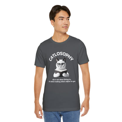 Maglietta a maniche corte unisex Catlosophy – Design "La vita non consiste nell'adattarsi"