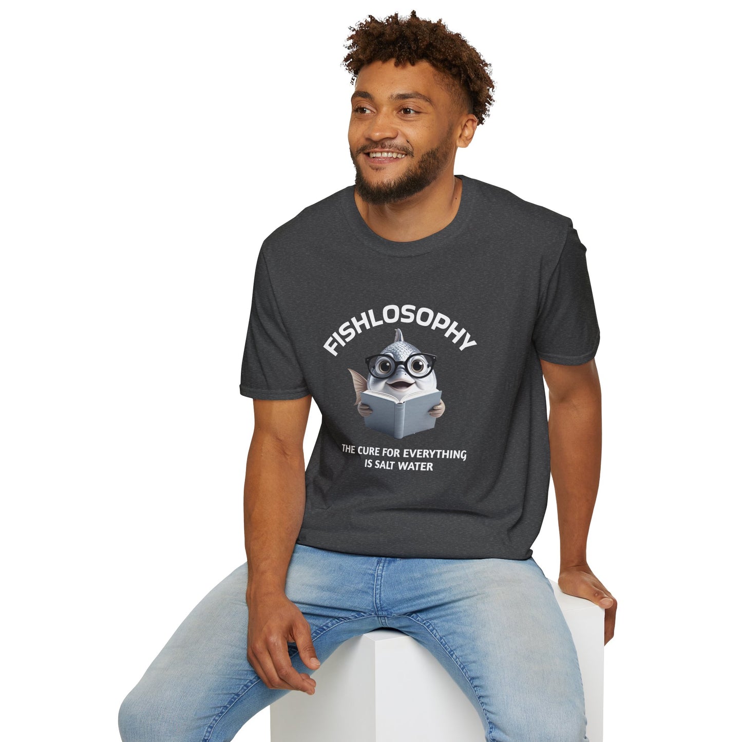 Maglietta unisex Fishlosophy - Design con vibrazioni oceaniche e domande sulla vita - La cura per tutte le malattie è l'acqua salata.
