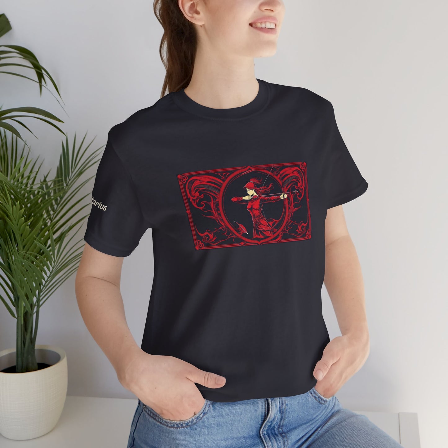 Sagittario - T-shirt Zodiaco gotico. Grafica rossa sul davanti. Zodiaco nell'ombra.