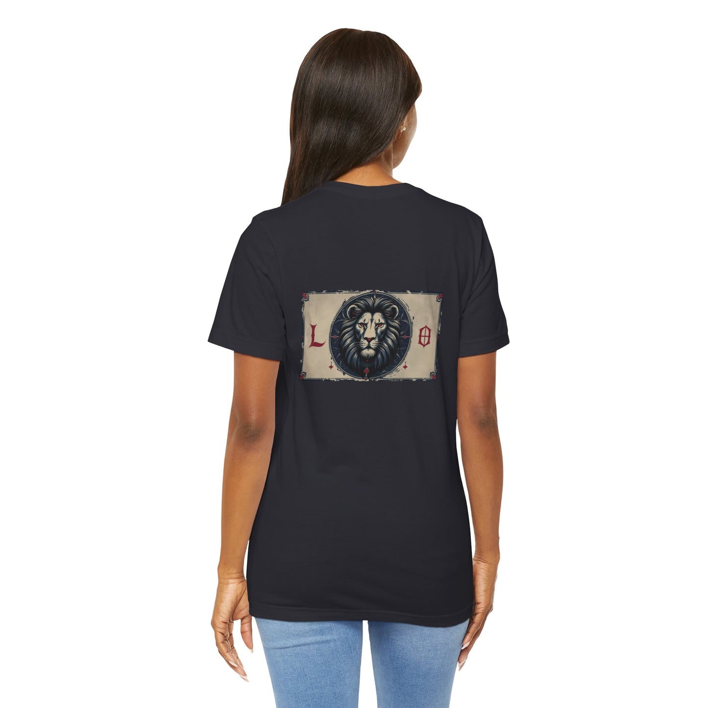Leone - T-shirt con segno zodiacale gotico. Grafica blu sul retro. Segno zodiacale nell'ombra.