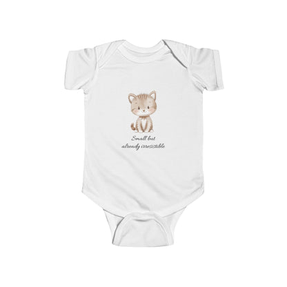 Adorabile body per neonati con grazioso disegno di un gattino