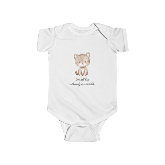 Adorabile body per neonati con grazioso disegno di un gattino
