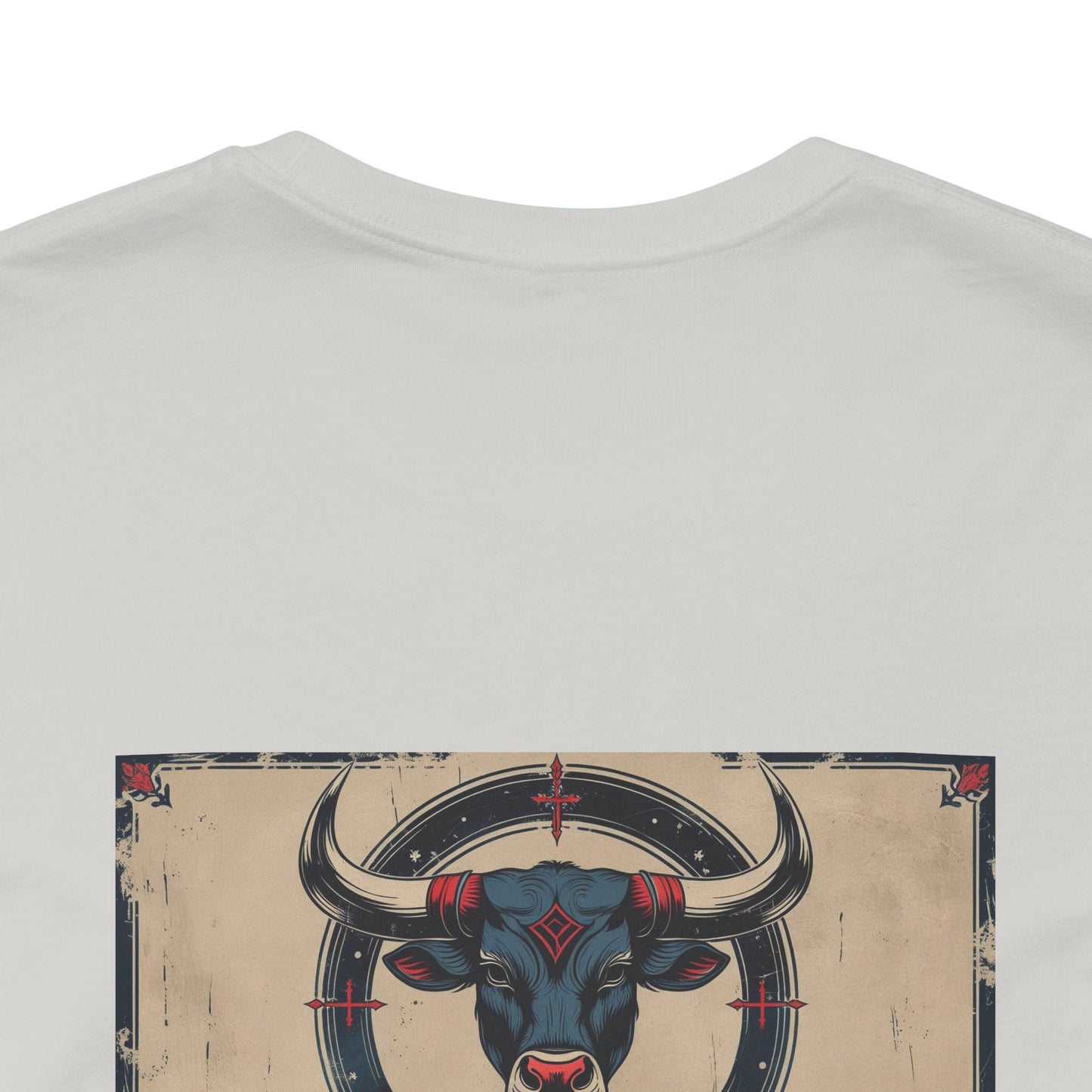Toro - T-shirt con segno zodiacale gotico. Grafica blu sul retro. Segno zodiacale nell'ombra.