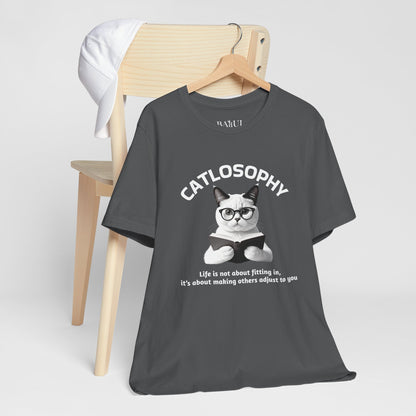 Maglietta a maniche corte unisex Catlosophy – Design "La vita non consiste nell'adattarsi"