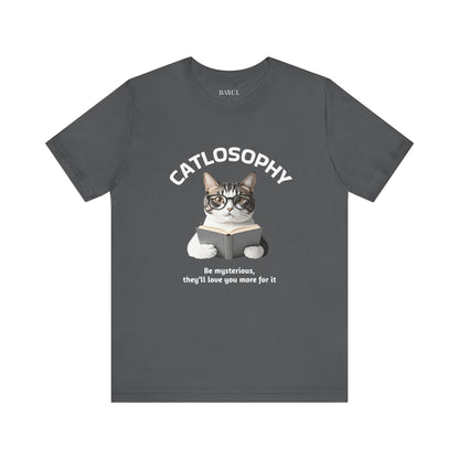 Catlosophy Unisex Jersey Maglietta a maniche corte – Design "Sii misterioso"