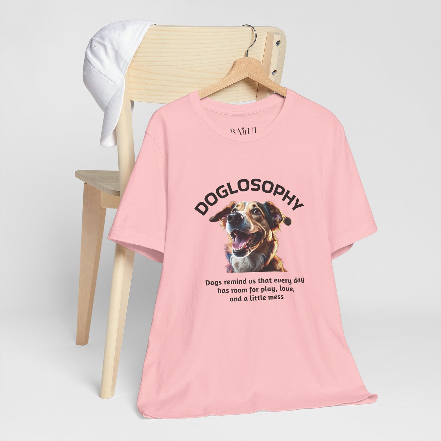 Maglietta a maniche corte unisex Doglosophy – Design "I Cani ci ricordano che ogni giorno c'è tempo per giocare, per amare e per fare un pò di confusione"