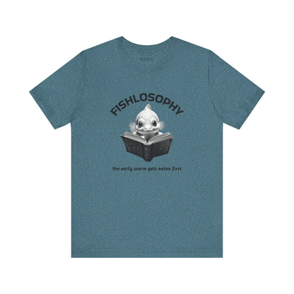 Maglietta a maniche corte unisex Fishlosophy – I vermi che hanno fretta vengono mangiati per primi.