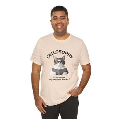 Catlosophy Unisex Jersey Maglietta a maniche corte – Design "Sii misterioso"