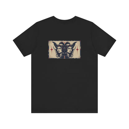 Gemelli - T-shirt con segno zodiacale gotico. Grafica blu sul retro. Segno zodiacale nell'ombra.