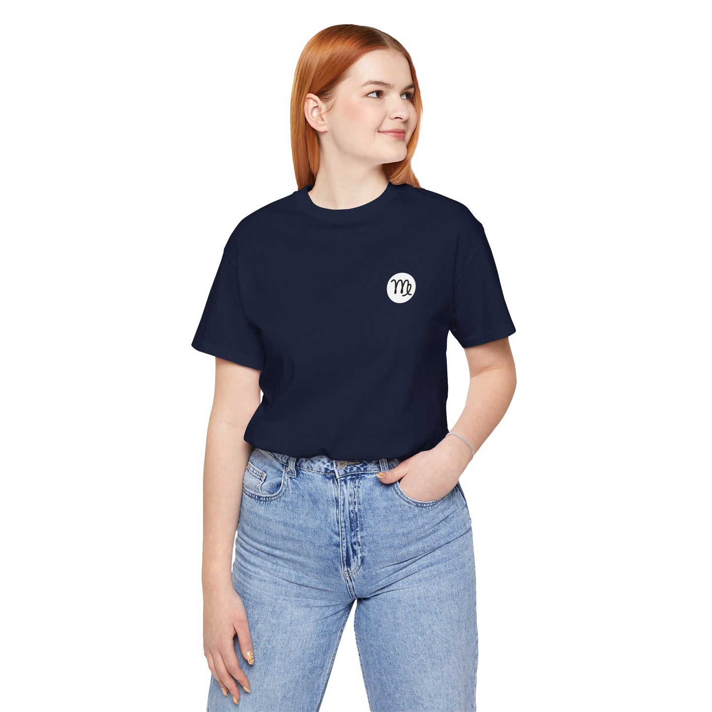 Vergine - T-shirt con segno zodiacale gotico. Grafica blu sul retro. Segno zodiacale nell'ombra.