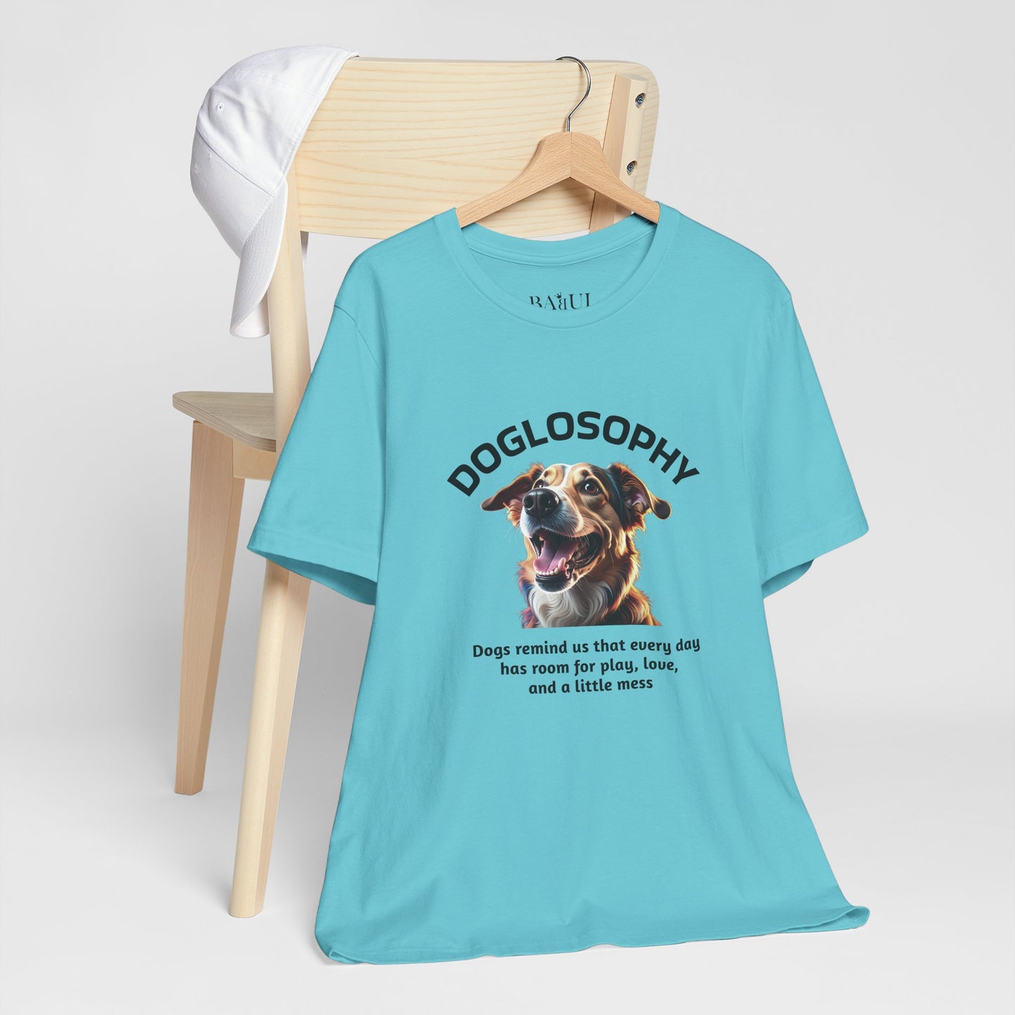 Maglietta a maniche corte unisex Doglosophy – Design "I Cani ci ricordano che ogni giorno c'è tempo per giocare, per amare e per fare un pò di confusione"