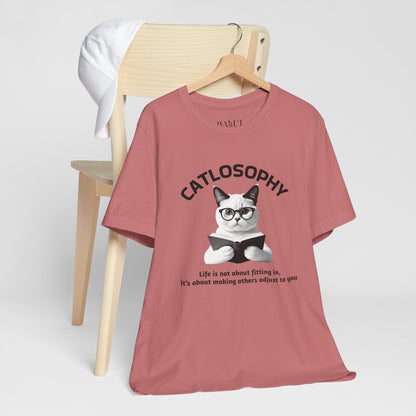 Maglietta a maniche corte unisex Catlosophy – Design "La vita non consiste nell'adattarsi"