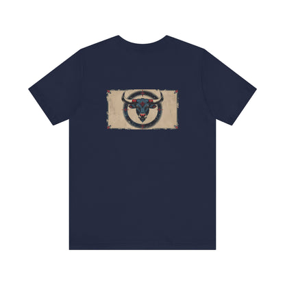 Toro - T-shirt con segno zodiacale gotico. Grafica blu sul retro. Segno zodiacale nell'ombra.