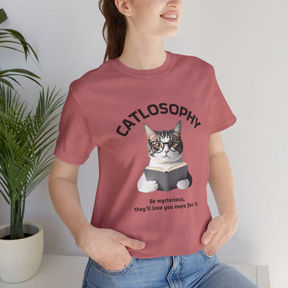 Catlosophy Unisex Jersey Maglietta a maniche corte – Design "Sii misterioso"