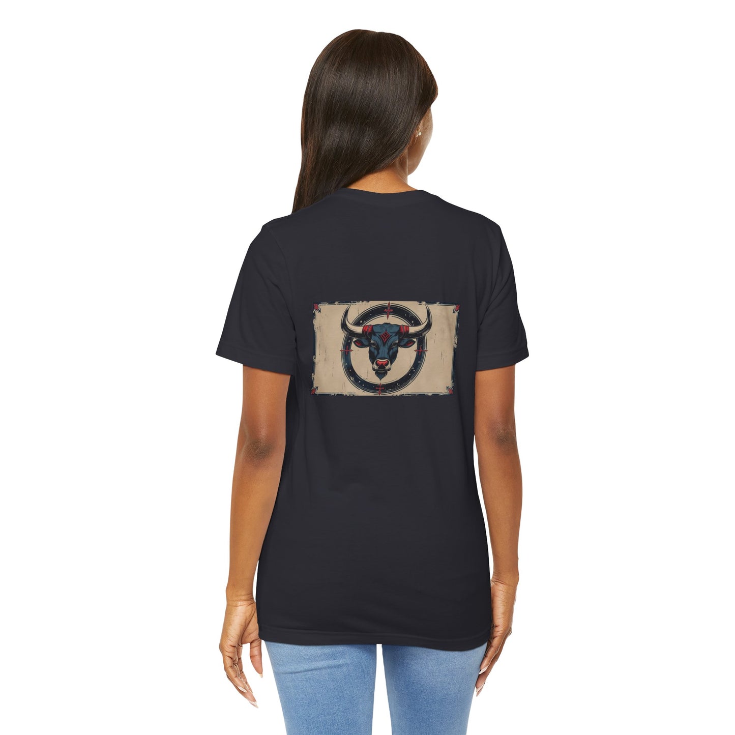 Toro - T-shirt con segno zodiacale gotico. Grafica blu sul retro. Segno zodiacale nell'ombra.