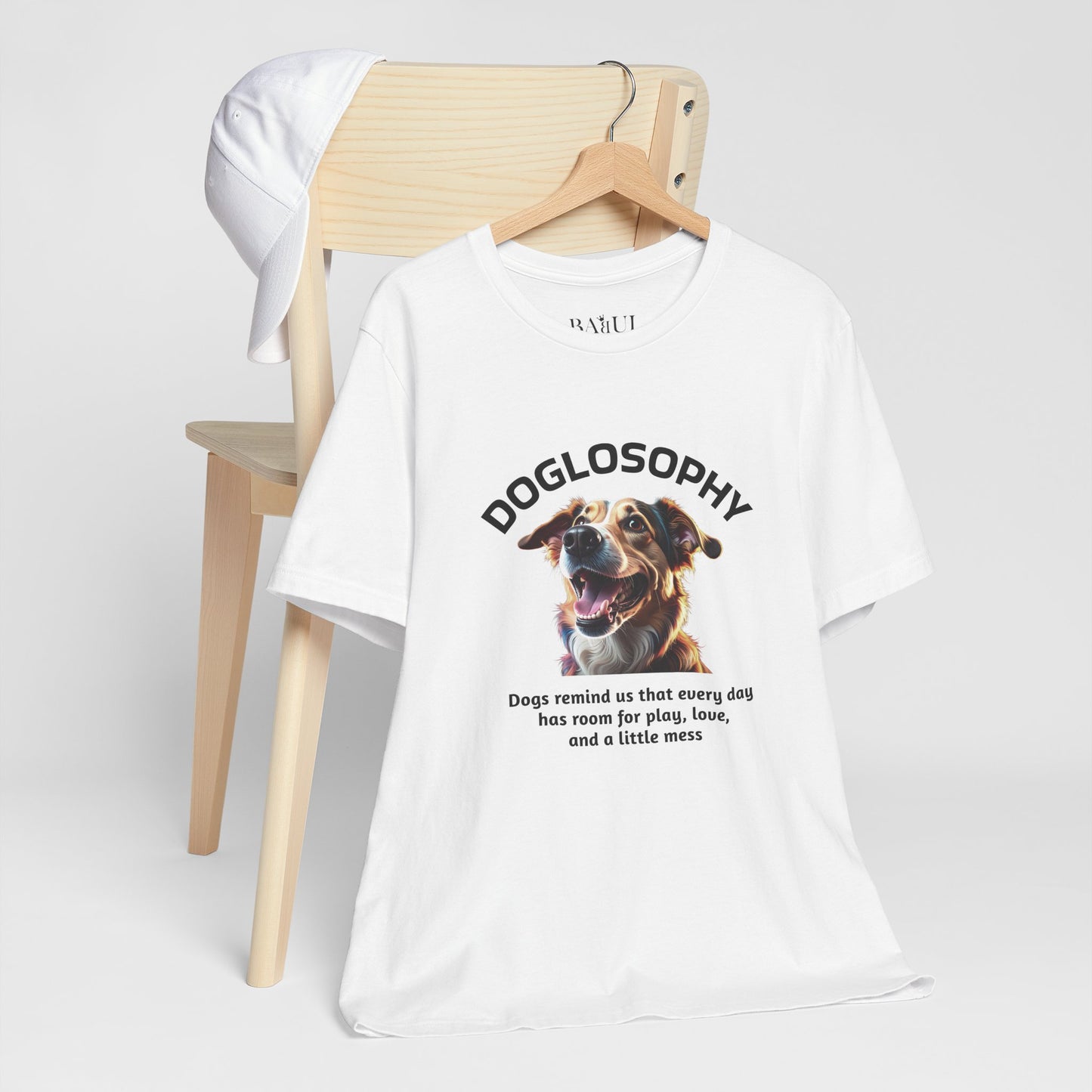 Maglietta a maniche corte unisex Doglosophy – Design "I Cani ci ricordano che ogni giorno c'è tempo per giocare, per amare e per fare un pò di confusione"