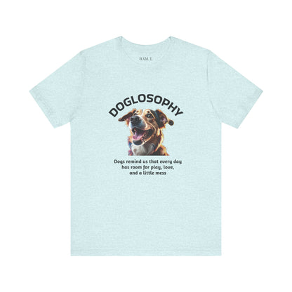 Maglietta a maniche corte unisex Doglosophy – Design "I Cani ci ricordano che ogni giorno c'è tempo per giocare, per amare e per fare un pò di confusione"