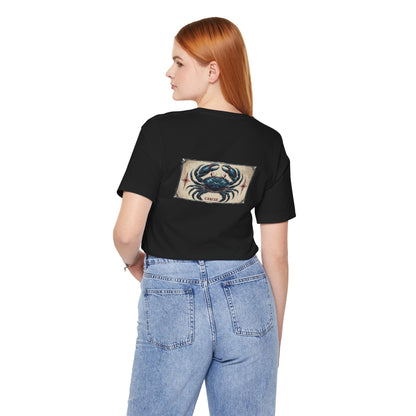 Cancro - T-shirt con segno zodiacale gotico. Grafica blu sul retro. Segno zodiacale nell'ombra.
