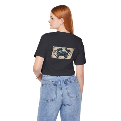 Cancro - T-shirt con segno zodiacale gotico. Grafica blu sul retro. Segno zodiacale nell'ombra.
