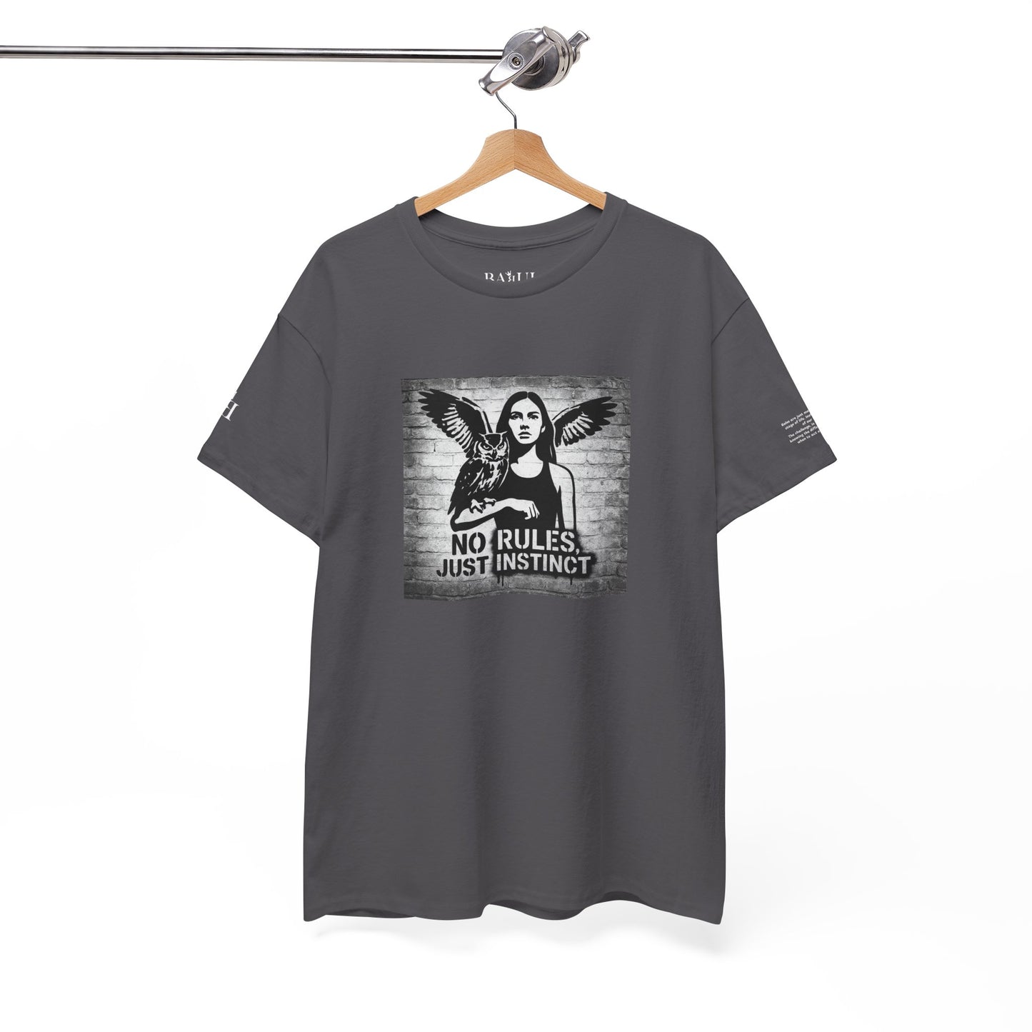 T-shirt Ribelle – Maglietta Unisex in Cotone Pesante per Spiriti Liberi.