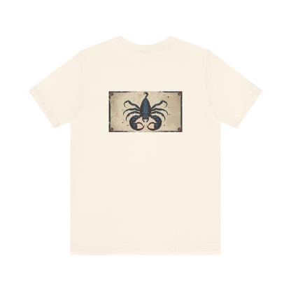 Scorpione - T-shirt con segno zodiacale gotico. Grafica blu sul retro. Segno zodiacale nell'ombra.