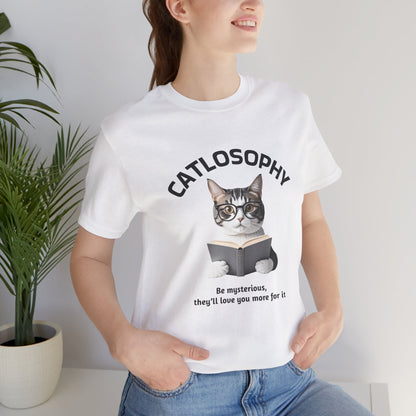 Catlosophy Unisex Jersey Maglietta a maniche corte – Design "Sii misterioso"