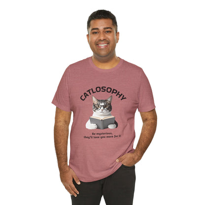 Catlosophy Unisex Jersey Maglietta a maniche corte – Design "Sii misterioso"