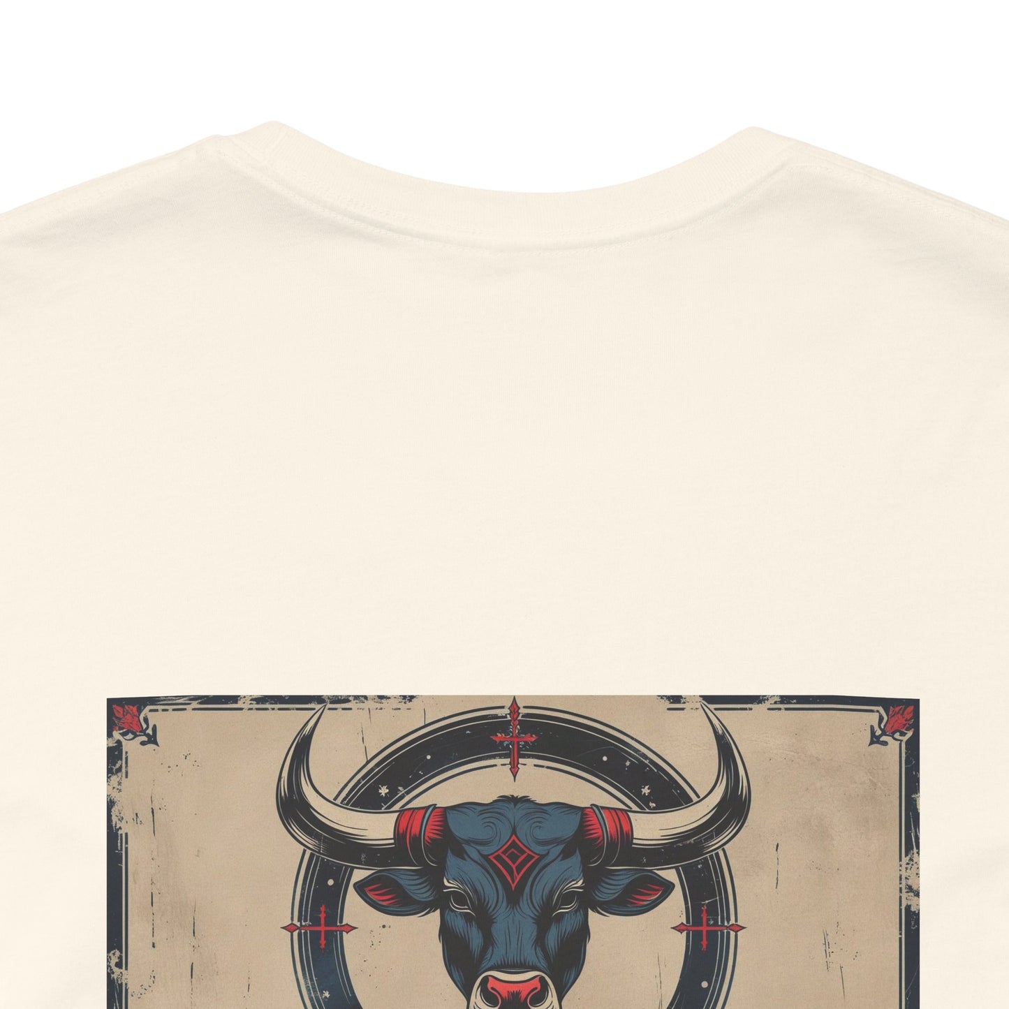 Toro - T-shirt con segno zodiacale gotico. Grafica blu sul retro. Segno zodiacale nell'ombra.