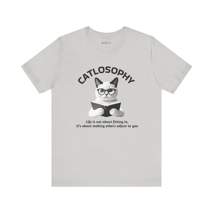 Maglietta a maniche corte unisex Catlosophy – Design "La vita non consiste nell'adattarsi"