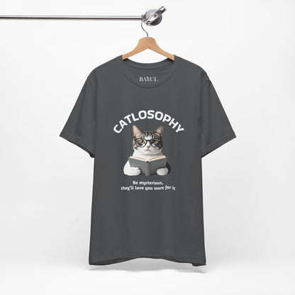 Catlosophy Unisex Jersey Maglietta a maniche corte – Design "Sii misterioso"