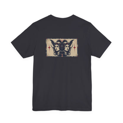 Gemelli - T-shirt con segno zodiacale gotico. Grafica blu sul retro. Segno zodiacale nell'ombra.