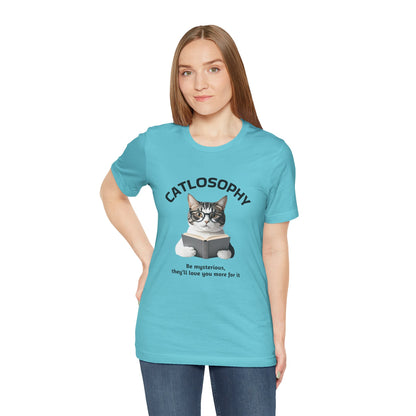Catlosophy Unisex Jersey Maglietta a maniche corte – Design "Sii misterioso"