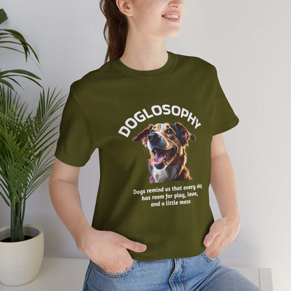 Maglietta a maniche corte unisex Doglosophy – Design "I Cani ci ricordano che ogni giorno c'è tempo per giocare, per amare e per fare un pò di confusione"