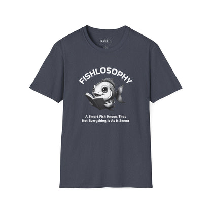 Maglietta unisex Fishlosophy - Design con vibrazioni oceaniche e domande sulla vita - Un pesce intelligente sa che non tutto è come sembra.