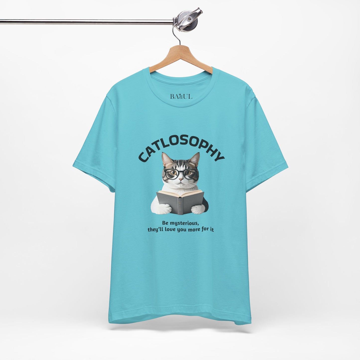 Catlosophy Unisex Jersey Maglietta a maniche corte – Design "Sii misterioso"