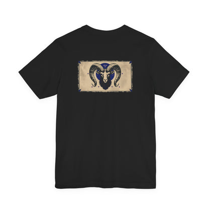 Ariete - T-shirt con segno zodiacale gotico. Grafica blu sul retro. Segno zodiacale nell'ombra.