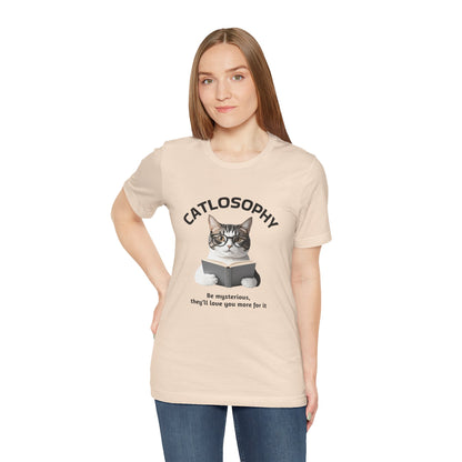 Catlosophy Unisex Jersey Maglietta a maniche corte – Design "Sii misterioso"