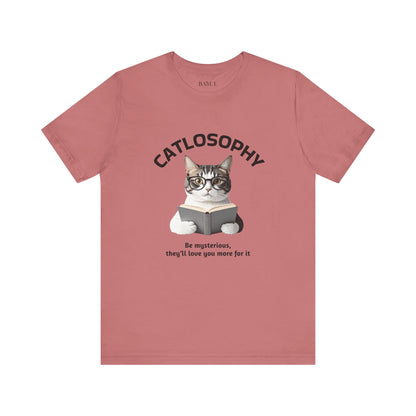 Catlosophy Unisex Jersey Maglietta a maniche corte – Design "Sii misterioso"