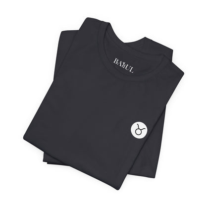 Toro - T-shirt con segno zodiacale gotico. Grafica blu sul retro. Segno zodiacale nell'ombra.