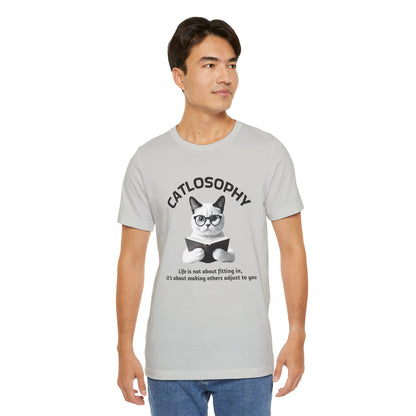 Maglietta a maniche corte unisex Catlosophy – Design "La vita non consiste nell'adattarsi"