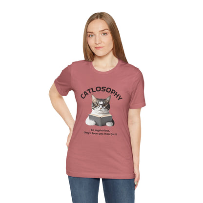 Catlosophy Unisex Jersey Maglietta a maniche corte – Design "Sii misterioso"