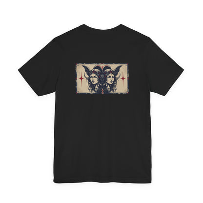 Gemelli - T-shirt con segno zodiacale gotico. Grafica blu sul retro. Segno zodiacale nell'ombra.