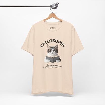 Catlosophy Unisex Jersey Maglietta a maniche corte – Design "Sii misterioso"