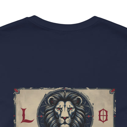 Leone - T-shirt con segno zodiacale gotico. Grafica blu sul retro. Segno zodiacale nell'ombra.