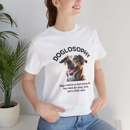 Maglietta a maniche corte unisex Doglosophy – Design "I Cani ci ricordano che ogni giorno c'è tempo per giocare, per amare e per fare un pò di confusione"